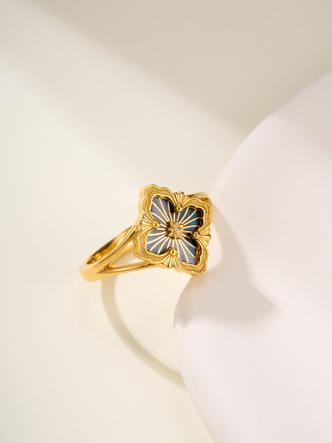 Buccellati Van Cleef & Arpels Vintage Alhambra Ring